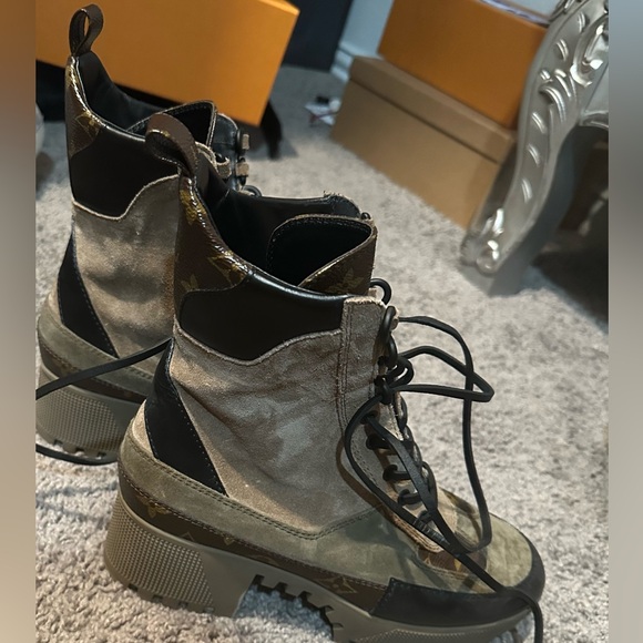 Louis Vuitton boots - Picture 1 of 7